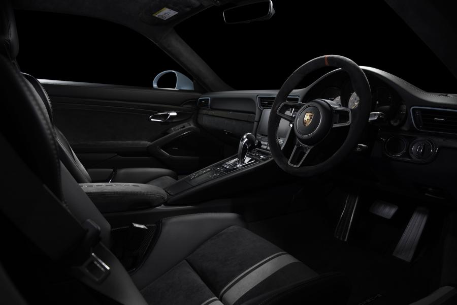 Интерьер Porsche 911 GT3 (991) 2018 года  (MY) (фото 9 из 21)